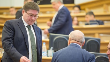 Власти ХМАО официально подтвердили отставку замгубернатора Милькиса