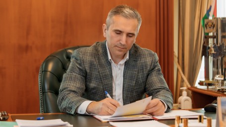 Губернатор Тюменской области Моор разрешил круглосуточно работать кафе и ресторанам