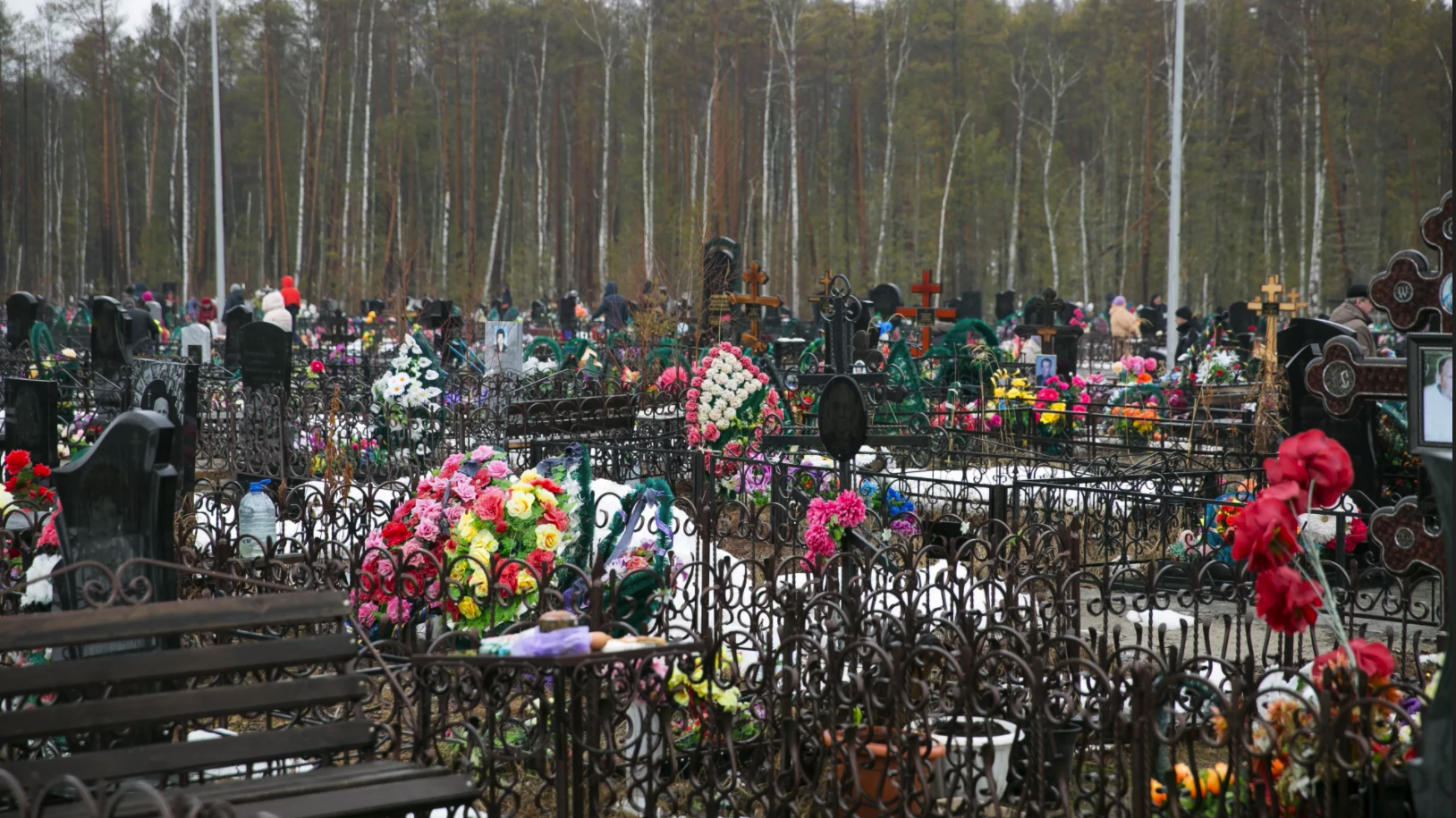 Городской автобус радужный городское кладбище. Северное кладбище Ханты-Мансийск. Южное кладбище Ханты-Мансийск. Восточное кладбище Ханты-Мансийск. Кладбище в ХМАО Югра Радужный.