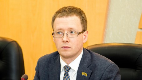 Сын топ-менеджера «Сургутнефтегаза» уволился из думы Сургута, чтобы трудоустроиться в администрацию города