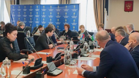 Дума ХМАО прекратит депутатские полномочия главы Сургута Филатова в конце марта