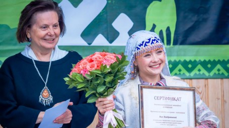 Губернатор Наталья Комарова решила усилить думу ХМАО фолк-певицей