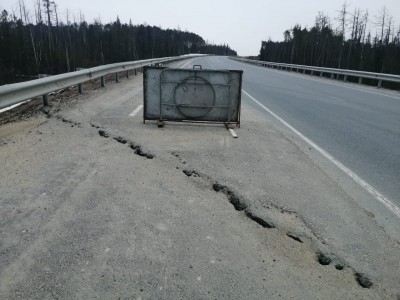 Еще одну трещину обнаружили на дороге за 5 млрд рублей, которую построили структуры депутата думы ХМАО Андреева