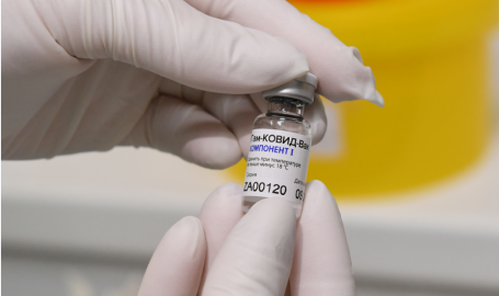 Минздрав РФ признал, что до сих пор неизвестно насколько вакцины защищают от заражения COVID-19