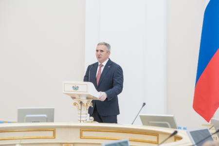 Возглавляющий список «Единой России» на выборах губернатор Тюменской области Моор ушел в отпуск