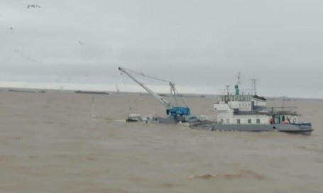 Теплоход с баржей затонул в Обской губе на Ямале, прокуратурой и СКР начата проверка
