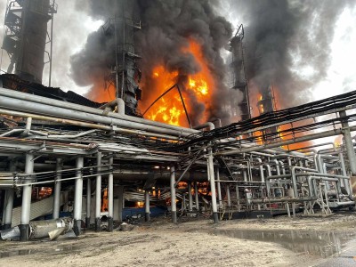 На Ямале горит завод "Газпрома". Из-за ЧП приостановлены поставки на Сургутский ЗСК