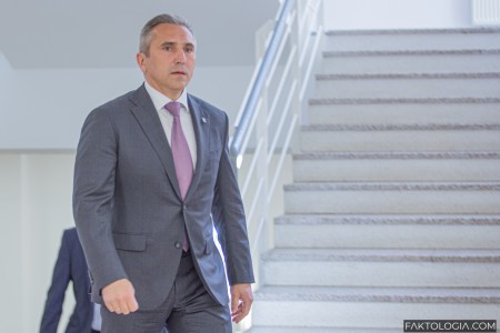 Избирком раскрыл доходы губернатора Тюменской области Моора: за 2022 год он стал богаче