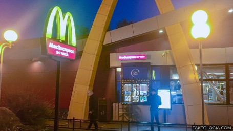 McDonald`s временно закроет все свои рестораны в России