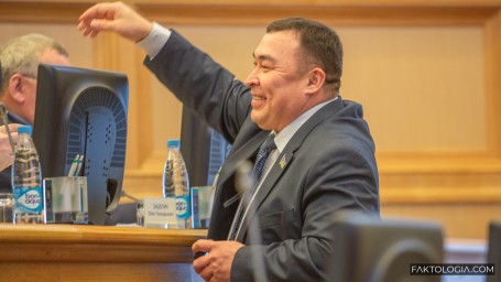 Депутаты думы ХМАО избрали сенатора, который не смог объяснить, зачем идет в Совет Федерации
