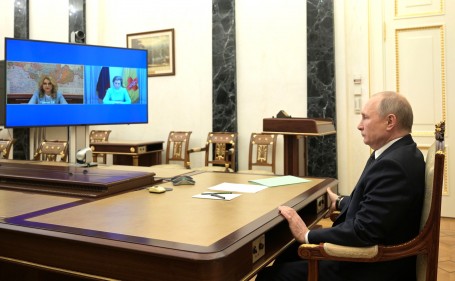 Из-за роста больных коронавирусом президенту Путину предложат объявить нерабочую неделю в стране