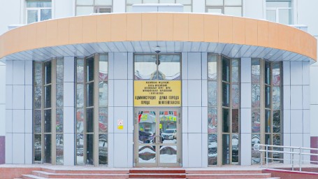 В Нефтеюганске предпринята попытка сорвать выборы, так как фаворит окружных властей не явился на конкурс