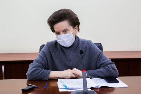 СМИ: Глава ХМАО Комарова сделала шесть прививок "Спутником V" в рамках эксперимента
