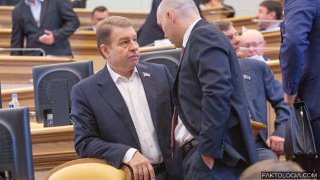 Югорский депутат сравнил семейный капитал в ХМАО и ЯНАО и пристыдил чиновников из правительства Комаровой
