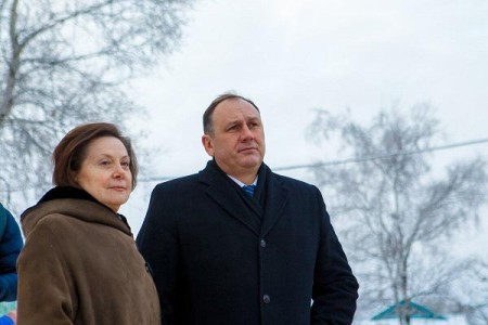 Губернатор ХМАО Комарова отправила главу Ханты-Мансийска Ряшина к жителям дома, которые неделю живут без тепла