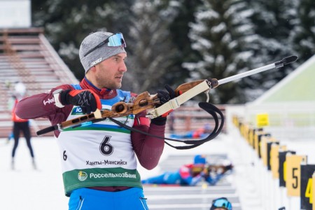 Тюменский биатлонист Гараничев опоздал на старт спринта на этапе Кубка мира, забыв лыжные палки