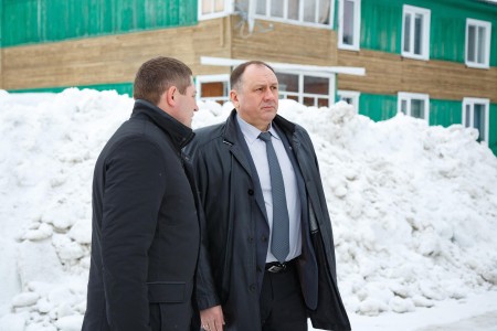 Губернатору Комаровой пожаловались на нечищеные от снега улицы Ханты-Мансийска, на которых падают пешеходы и мучаются инвалиды
