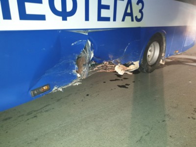 В ХМАО в ДТП с вахтовым автобусом «Сургутнефтегаза» и такси Uber погиб человек