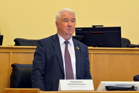 Спикеру Корепанову предложили уйти в отставку, несмотря на высказанное им сожаление за сравнение непривитых с шахидами
