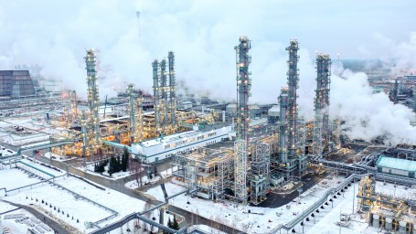 На нефтехимическом заводе «СИБУРа» в Тобольске из-за нарушений техники безопасности погиб рабочий