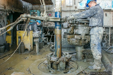 МЭА спрогнозировало падение добычи нефти в России: в апреле на 1,5 млн баррелей в сутки, в мае – на 3 млн баррелей