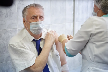 Жириновский обогнал губернатора ХМАО Комарову по количеству сделанных прививок от коронавируса