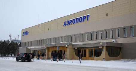 Аэропорт Ноябрьска после временного закрытия из-за снегопада заработал в штатном режиме