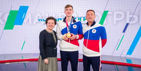 Тренера олимпийского чемпиона по тхэквондо, критиковавшего власти ХМАО, Путин наградил орденом