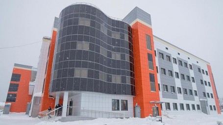 Стройка больницы в Горноправдинске, которую обокрали, подорожала в 2022 году на 240 млн рублей