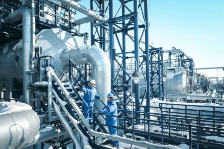 «Газпром нефть» в 2022 году переработала рекордный объем нефти