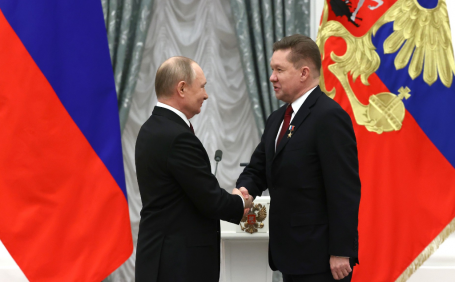 Президент Путин наградил главу «Газпрома» Миллера звездой Героя труда