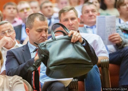 Мэру, который тратит на пиар почти 100 млн рублей, пришлось извиняться в думе ХМАО за свою газету