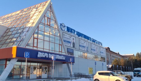Из-за дефектов в Сургуте закрылось здание Центр адаптивного спорта, которое власти ХМАО приобрели за 300 млн рублей