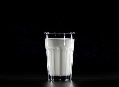 Эксперты опровергли информацию о влиянии маркировки молока на рост цен. Ранее об этом заявил тюменский замгубернатора