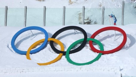 Женский биатлонный масс-старт на Олимпиаде перенесен на день из-за морозов