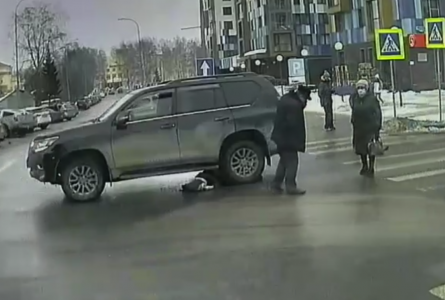 Водитель, переехавший в центре Ханты-Мансийска женщину, оказался чиновником из администрации города
