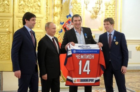 Агент российских игроков НХЛ сообщил, что им стали поступать угрозы и оскорбления