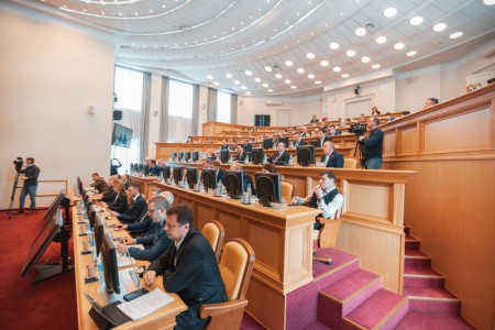 Дума ХМАО утвердила штрафы за продажу несовершеннолетним энергетиков: от 3 до 100 тысяч рублей