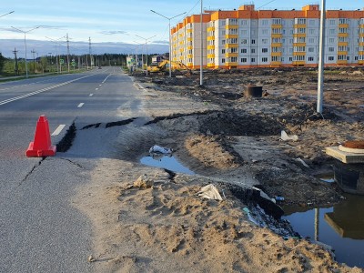 Власти ХМАО впервые назвали официальную причину разрушения новой автодороги за полмиллиарда рублей