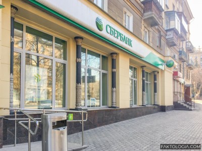 Сбербанк запретил переводы в другие банки через банкоматы