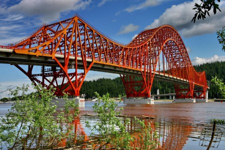 Ханты-Мансийский мост через Иртыш, у которого были выявлены трещины и колебания, перекроют на неделю в ночное время