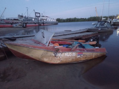 В Ханты-Мансийске разыскивают участников столкновения двух лодок, в результате которого погиб человек