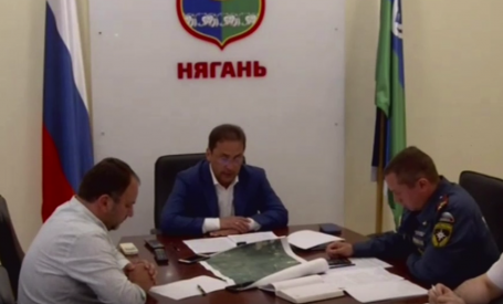 Глава Нягани Ямашев, который ушел в отпуск несмотря на введенный в городе режим ЧС из-за лесных пожаров, появился в онлайн-эфире губернатора ХМАО Комаровой