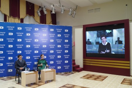 Губернатор ХМАО Комарова поинтересовалась у мэра Лангепаса Горобченко, нет ли у того аллергии на жителей города