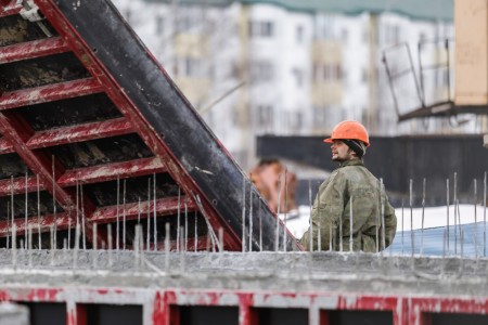 В ХМАО более 600 рабочих строительного треста несколько месяцев не получали зарплату