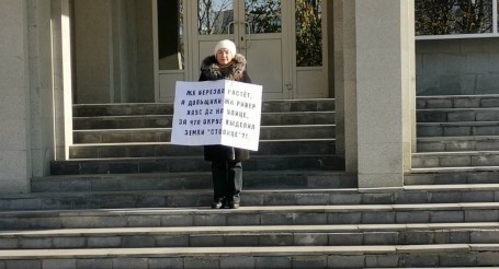 Обманутые дольщики ХМАО снова выходят на одиночные пикеты, но губернатор Комарова эти акции продолжает игнорировать 