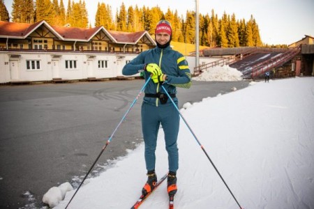 Олимпийский чемпион по лыжным гонкам Александр Большунов приступил к тренировкам на снегу в Ханты-Мансийске