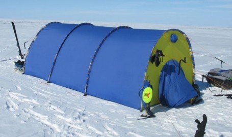 После массовой заболеваемости мобилизованных югорчан власти ХМАО закупают утепленные палатки и тепловые пушки