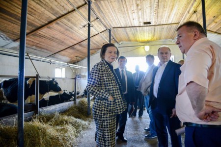 Губернатор ХМАО Комарова не смогла рассказать фермерам, как изменится субсидия на реализацию молока, которая не индексировалась уже 15 лет