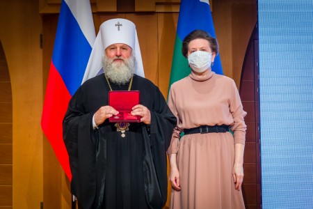 По предложению губернатора ХМАО Комаровой митрополит Павел получил звание «Почетный гражданин Югры»